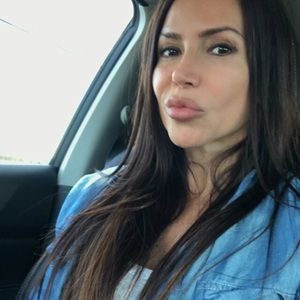 Meet your Posher, Nora